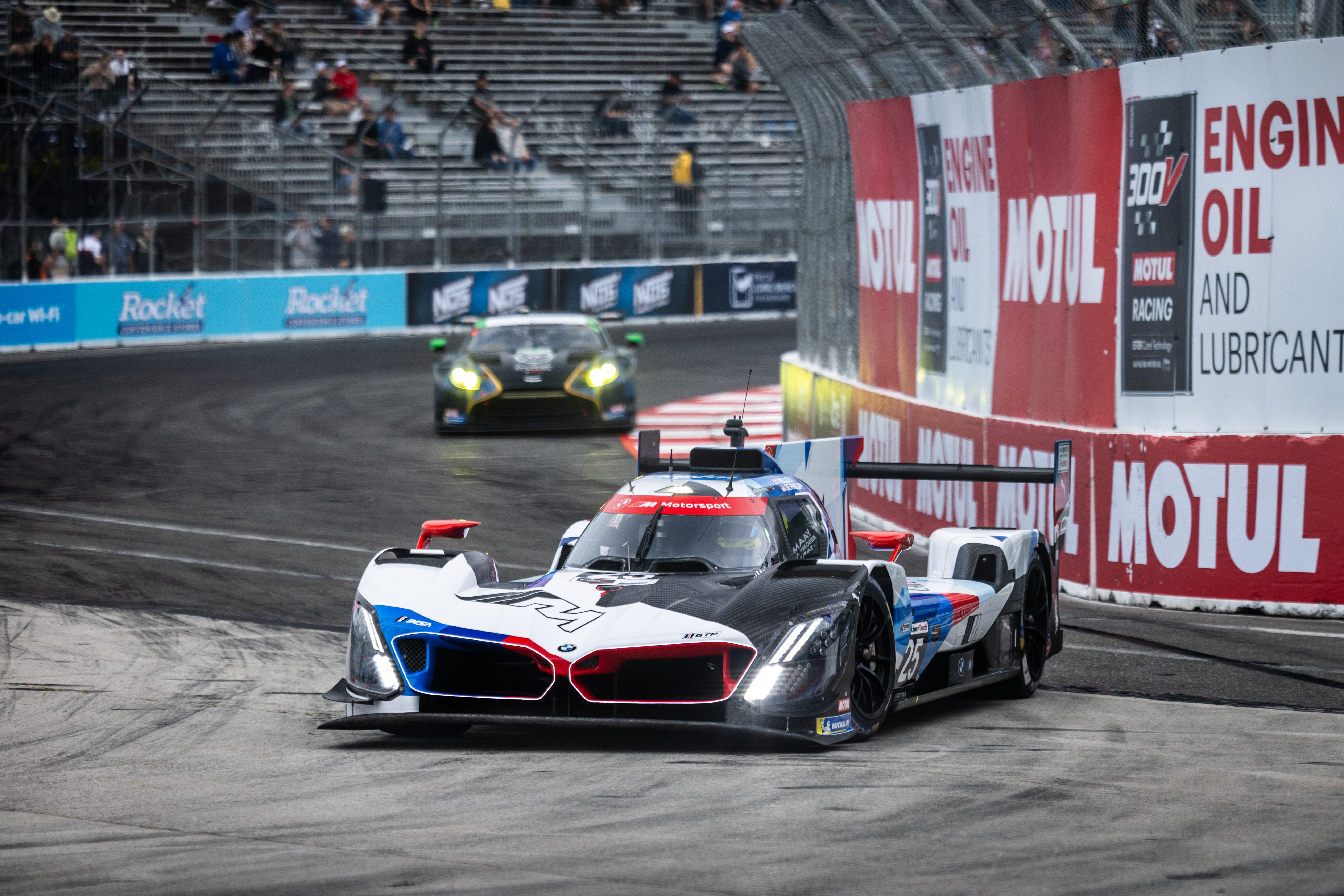 Long Beach (USA), 20-21 April 2024. IMSA WeatherTech SportsCar Championship, BMW M Team RLL, GTP, LMDh, #25 BMW M Hybrid V8, Connor De Phillippi, Nick Yelloly.