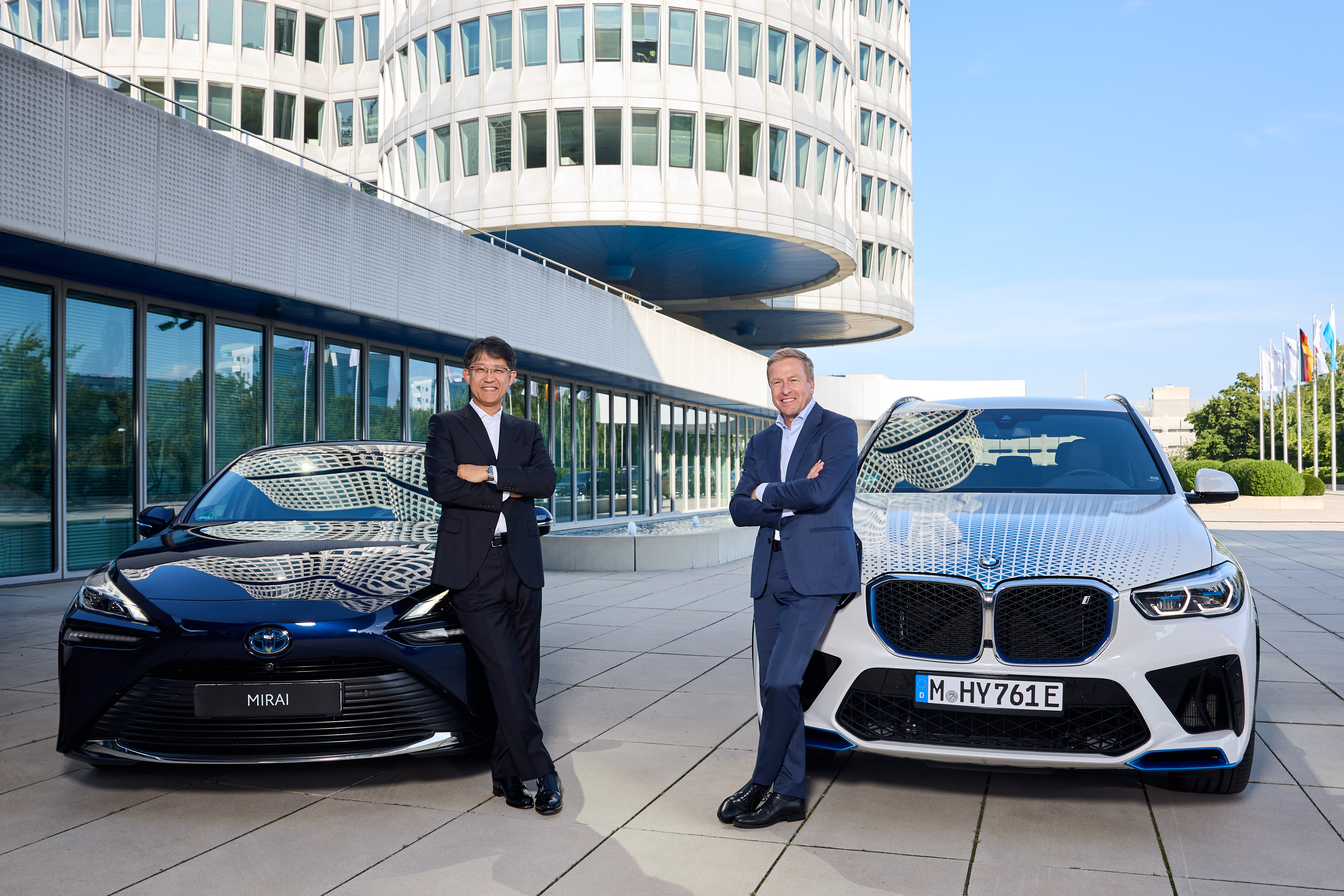 Hydrogen Pioneers: BMW Group and Toyota Motor Corporation take collaboration to the next level to offer Fuel Cell Electric Vehicle (FCEV) options for passenger cars. Koji Sato, President and Member of the Board of Management (Representative Director) Toyota Motor Corporation; Oliver Zipse, Chairman of the Board of Management of BMW AG (09/2024).