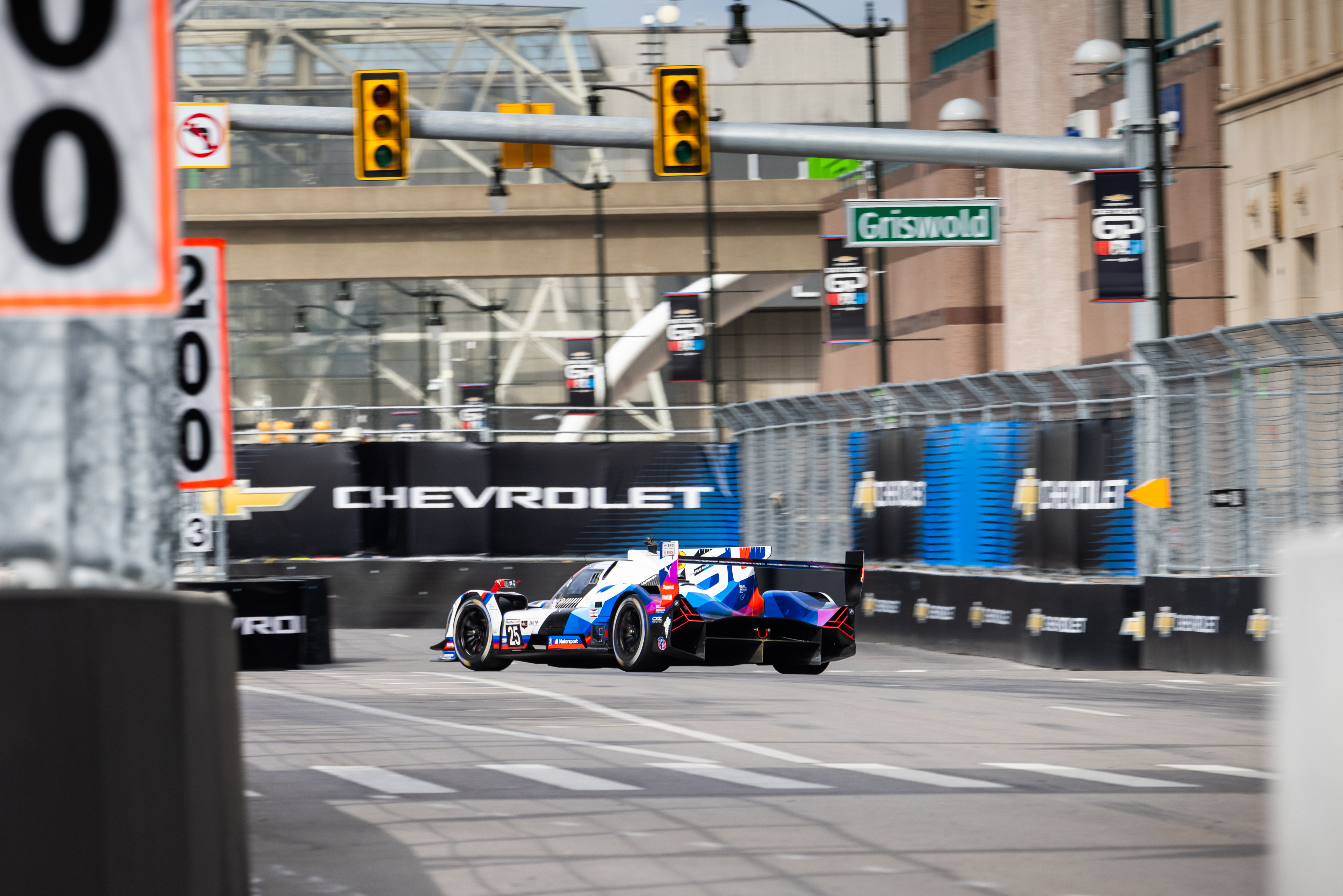 Detroit (USA), 30-31 May 2025. IMSA WeatherTech SportsCar Championship, GTP, LMDh, Prototype, BMW M Team RLL, #25 BMW M Hybrid V8, Marco Wittmann, Sheldon van der Linde.